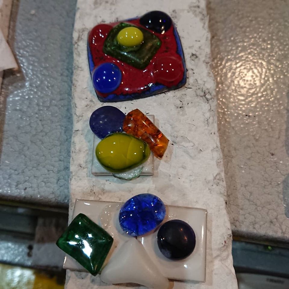 七宝焼きのブローチを作るワークショップ　3-4時間（要材料費）.